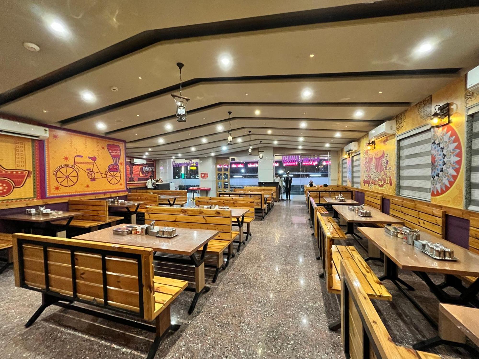 Hotel Grand Darshan Vadodara Kültér fotó