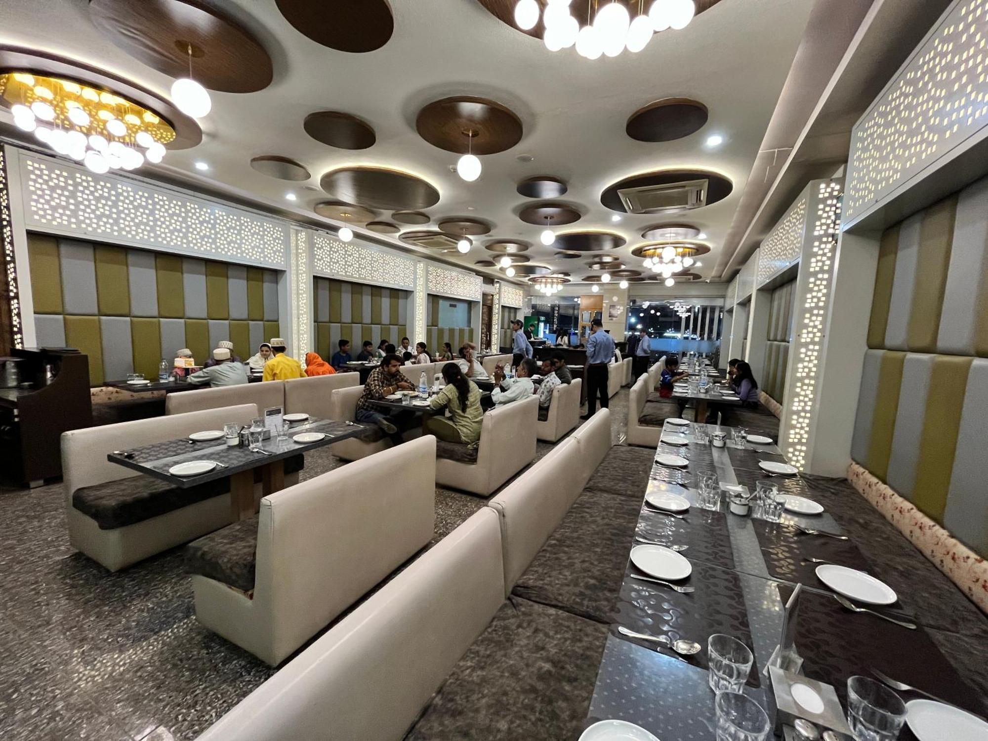 Hotel Grand Darshan Vadodara Kültér fotó