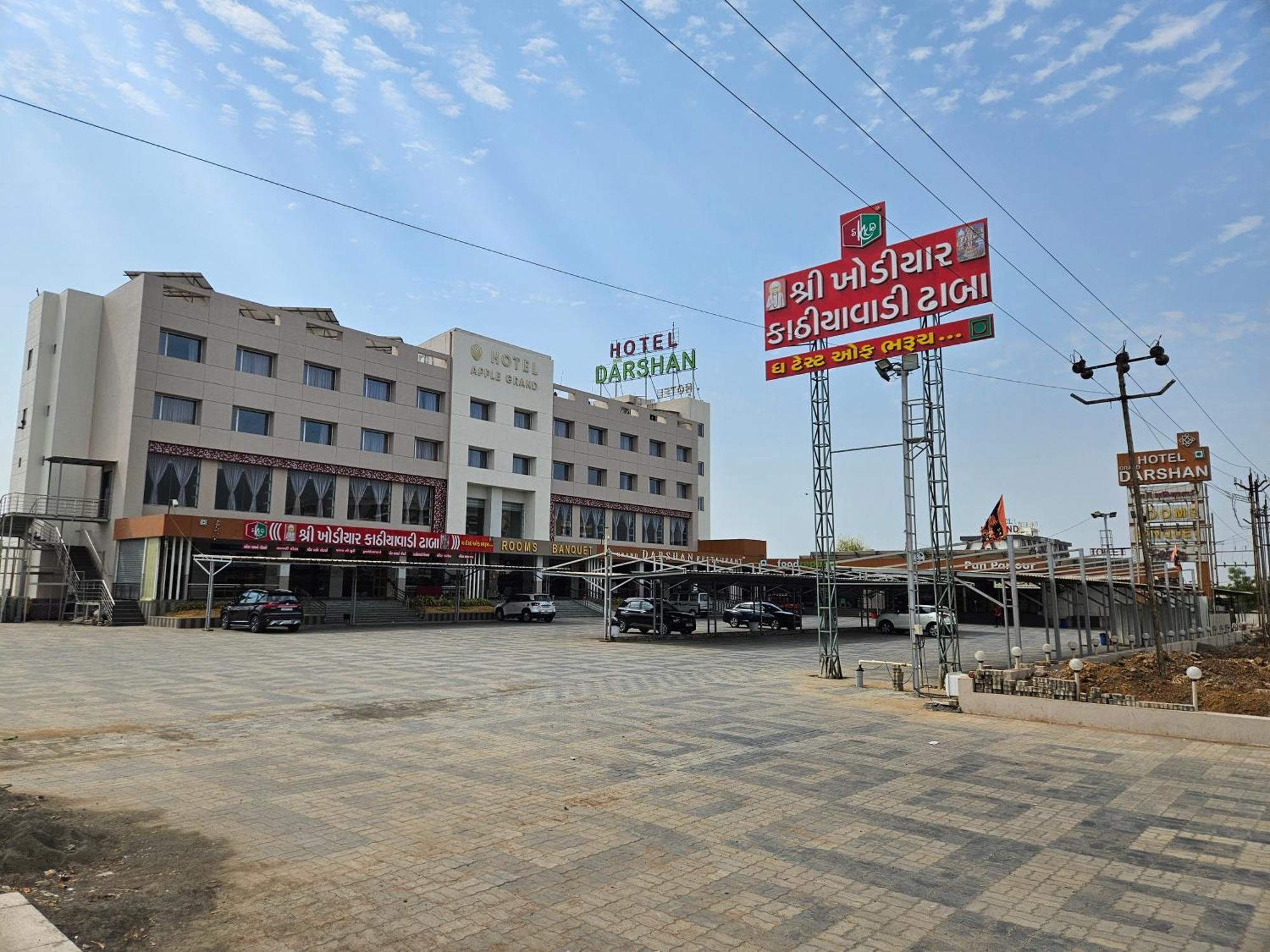 Hotel Grand Darshan Vadodara Kültér fotó
