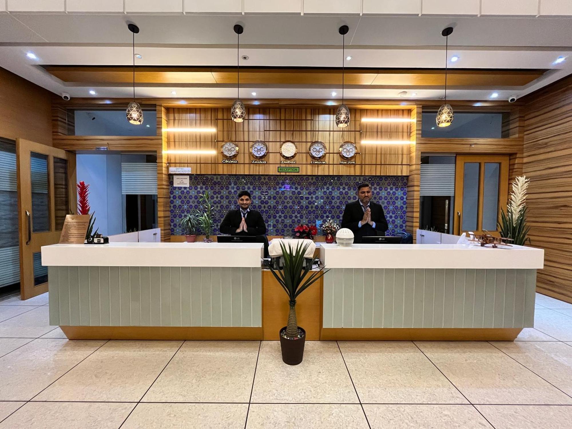 Hotel Grand Darshan Vadodara Kültér fotó