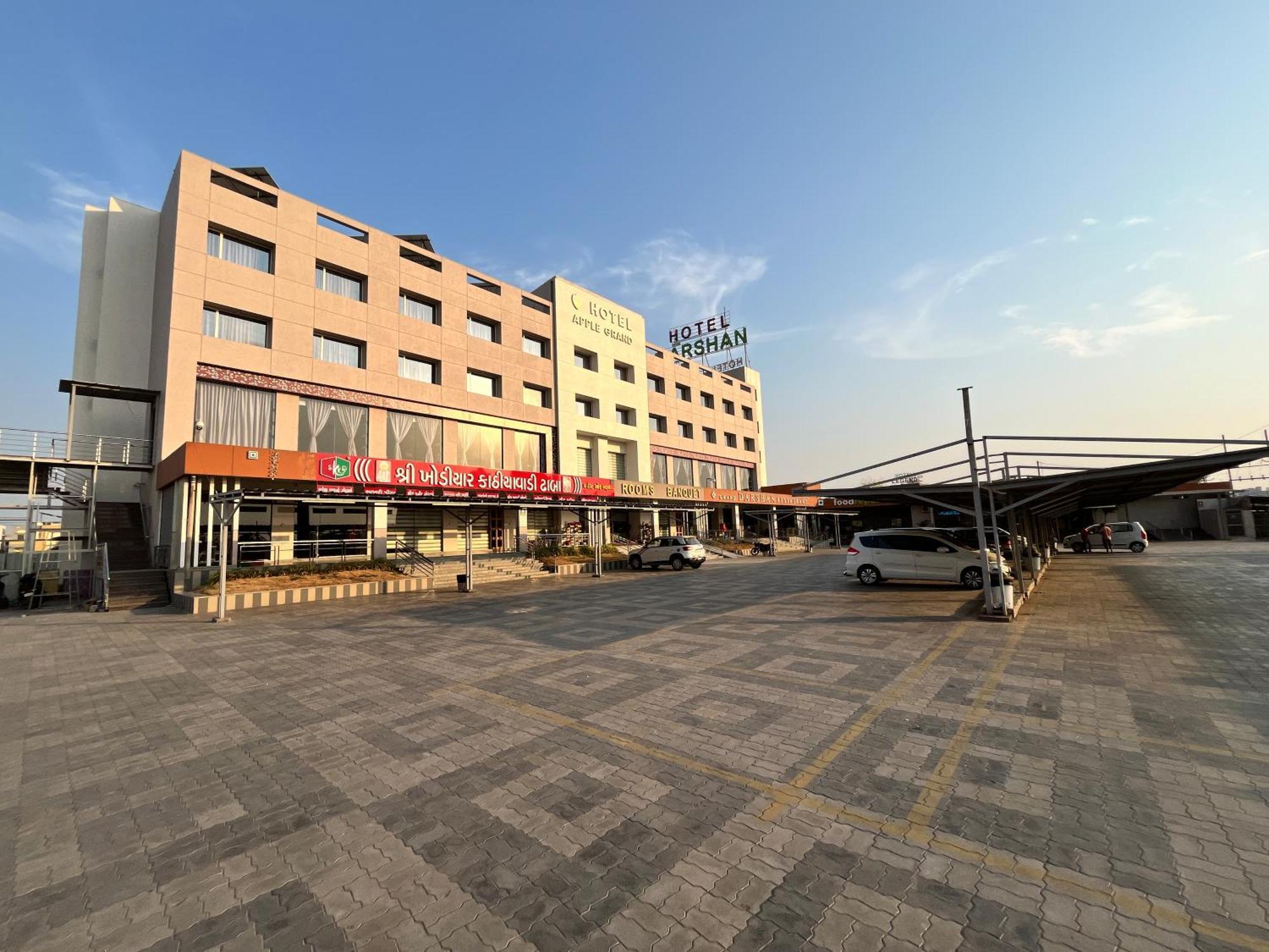 Hotel Grand Darshan Vadodara Kültér fotó