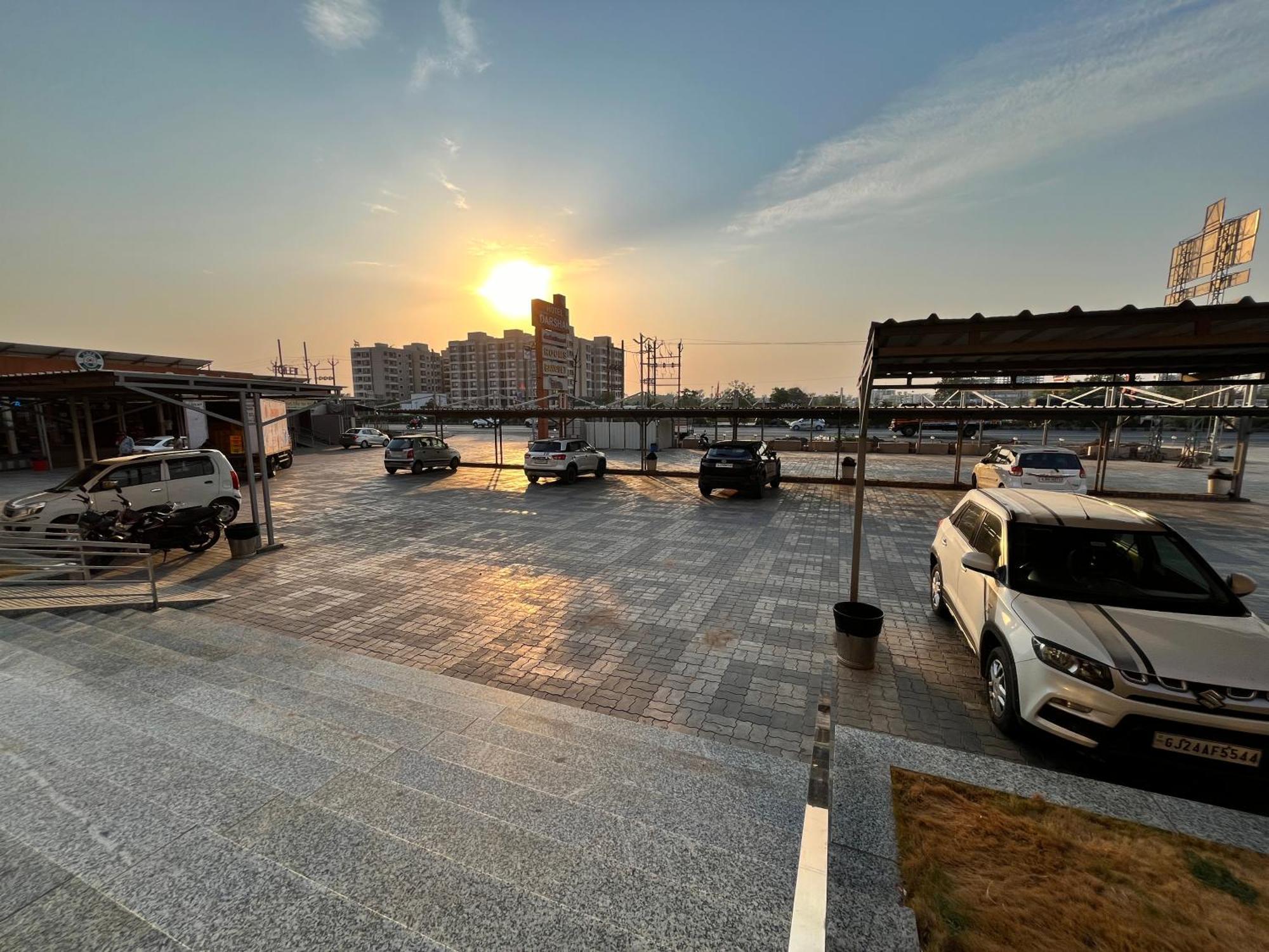 Hotel Grand Darshan Vadodara Kültér fotó