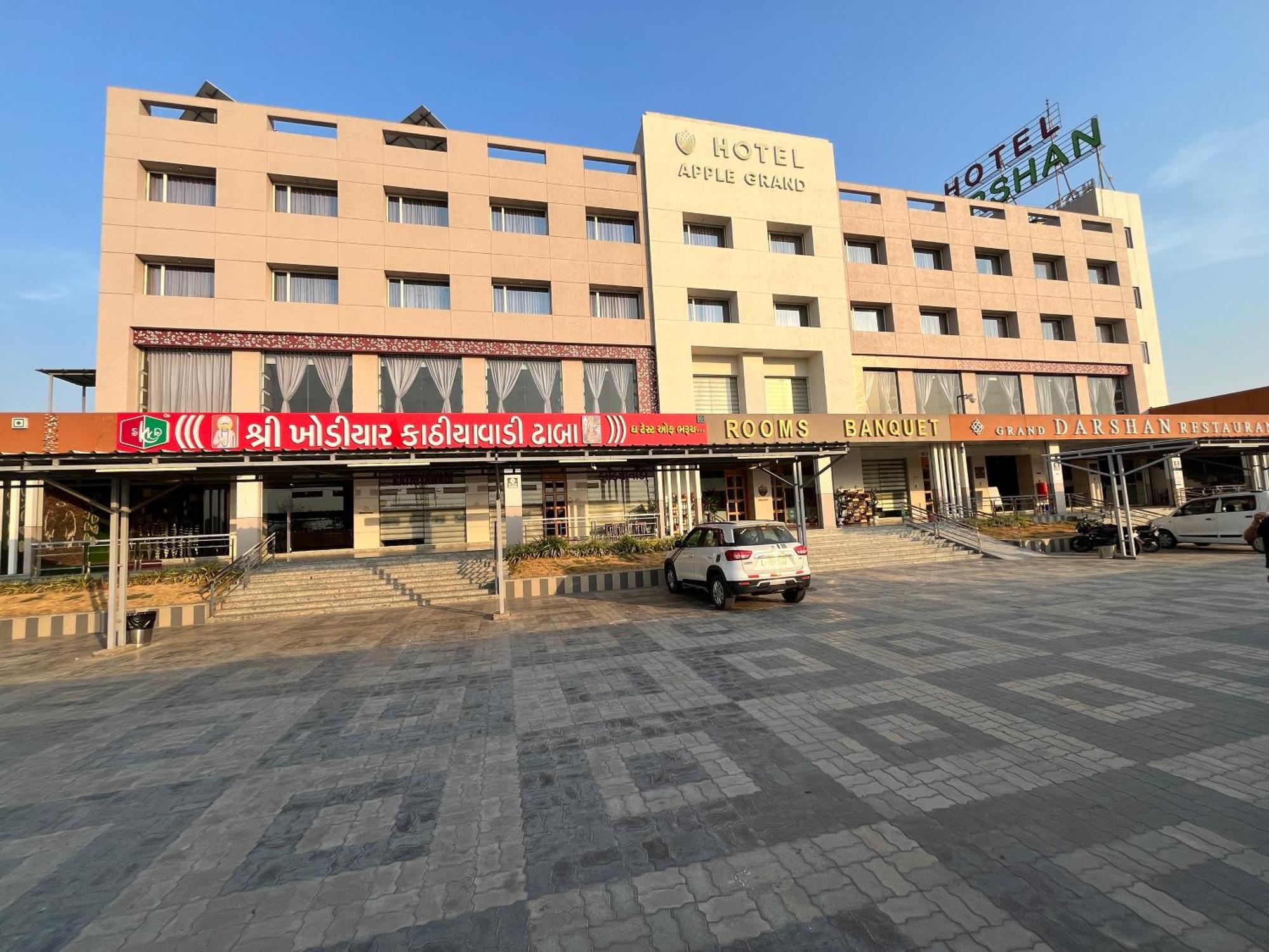 Hotel Grand Darshan Vadodara Kültér fotó