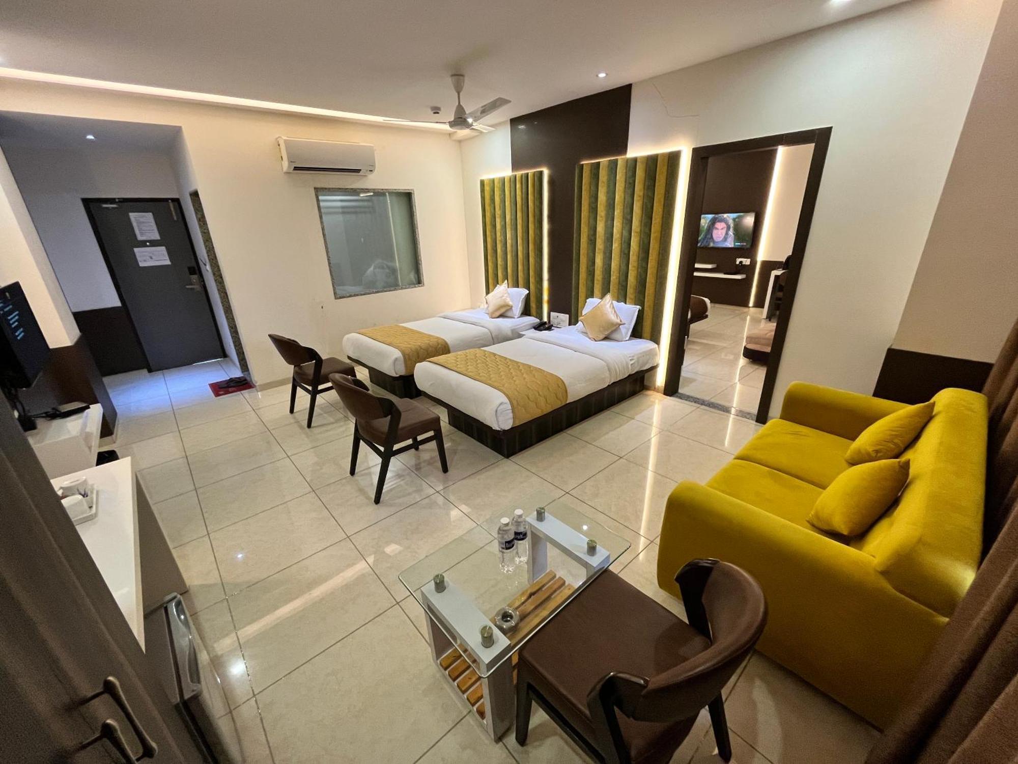 Hotel Grand Darshan Vadodara Kültér fotó