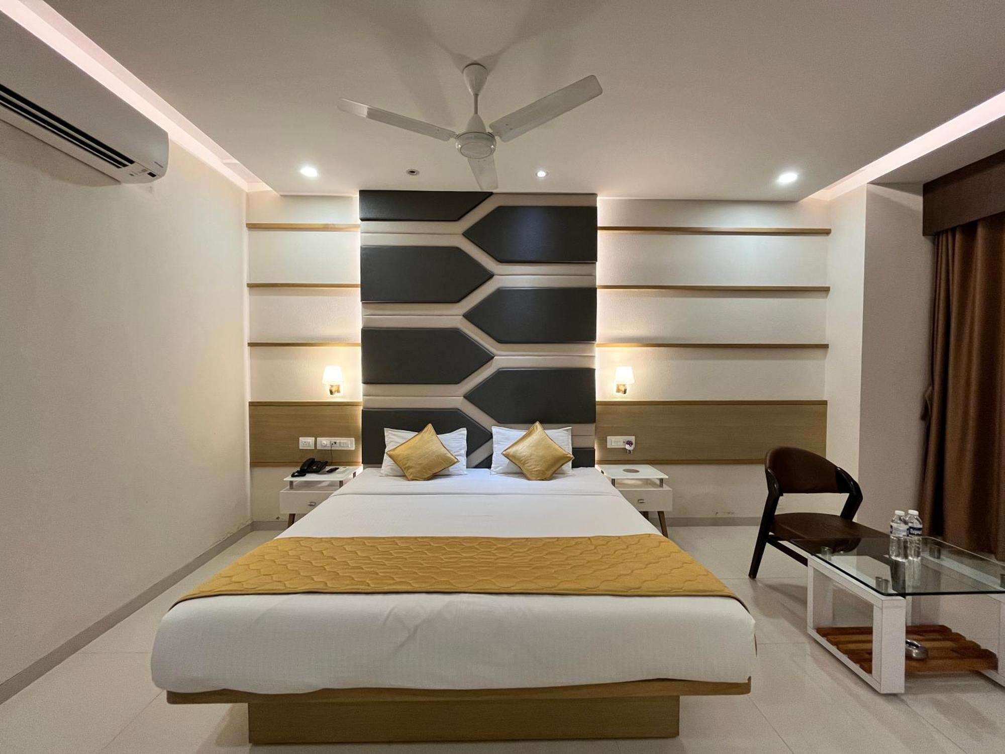 Hotel Grand Darshan Vadodara Kültér fotó