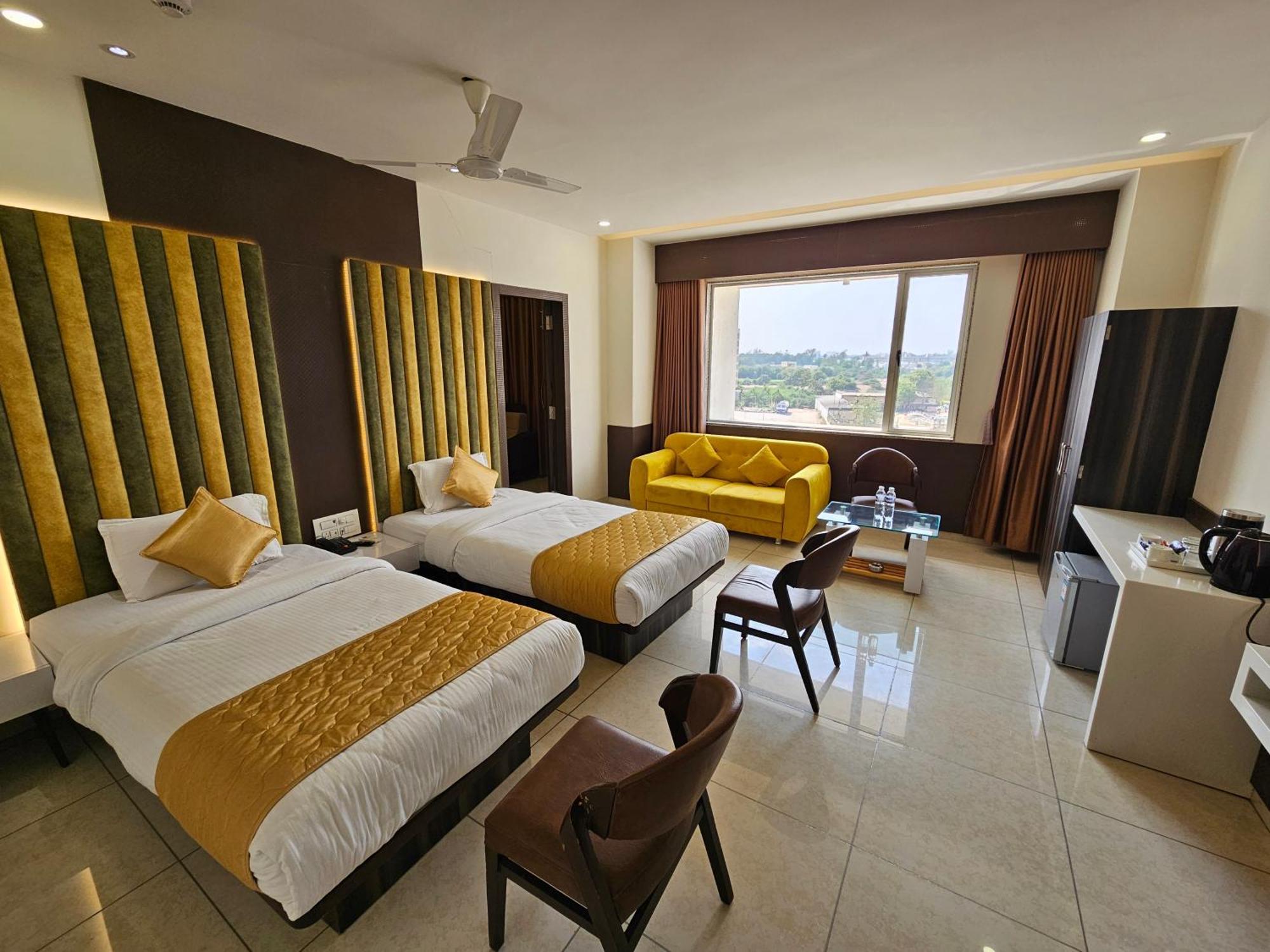 Hotel Grand Darshan Vadodara Kültér fotó