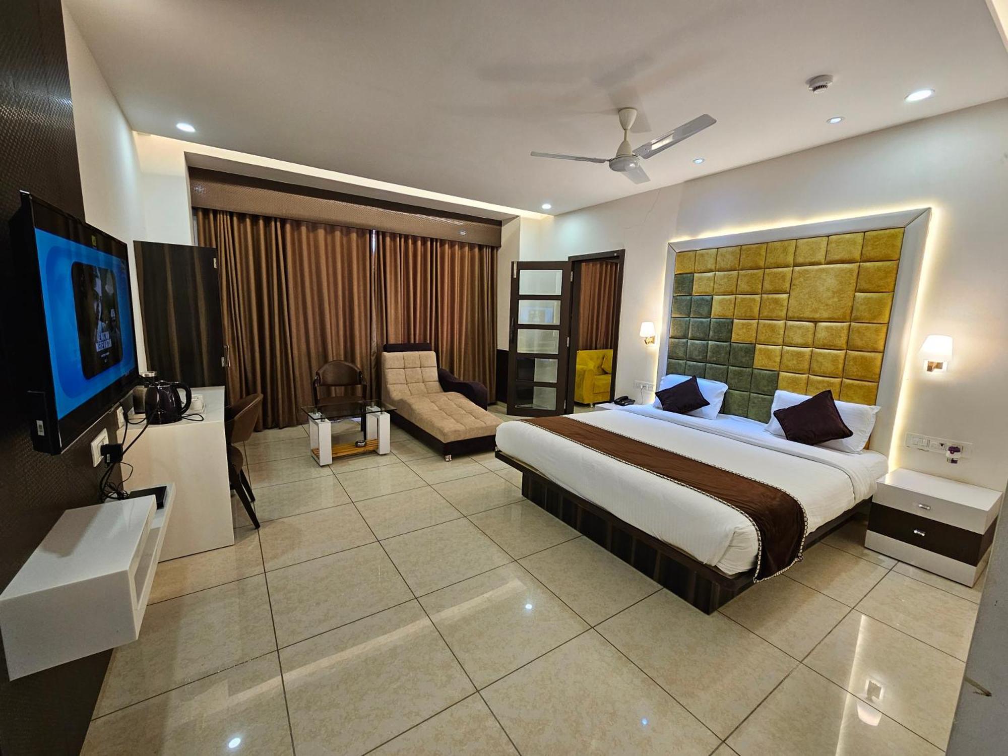 Hotel Grand Darshan Vadodara Kültér fotó