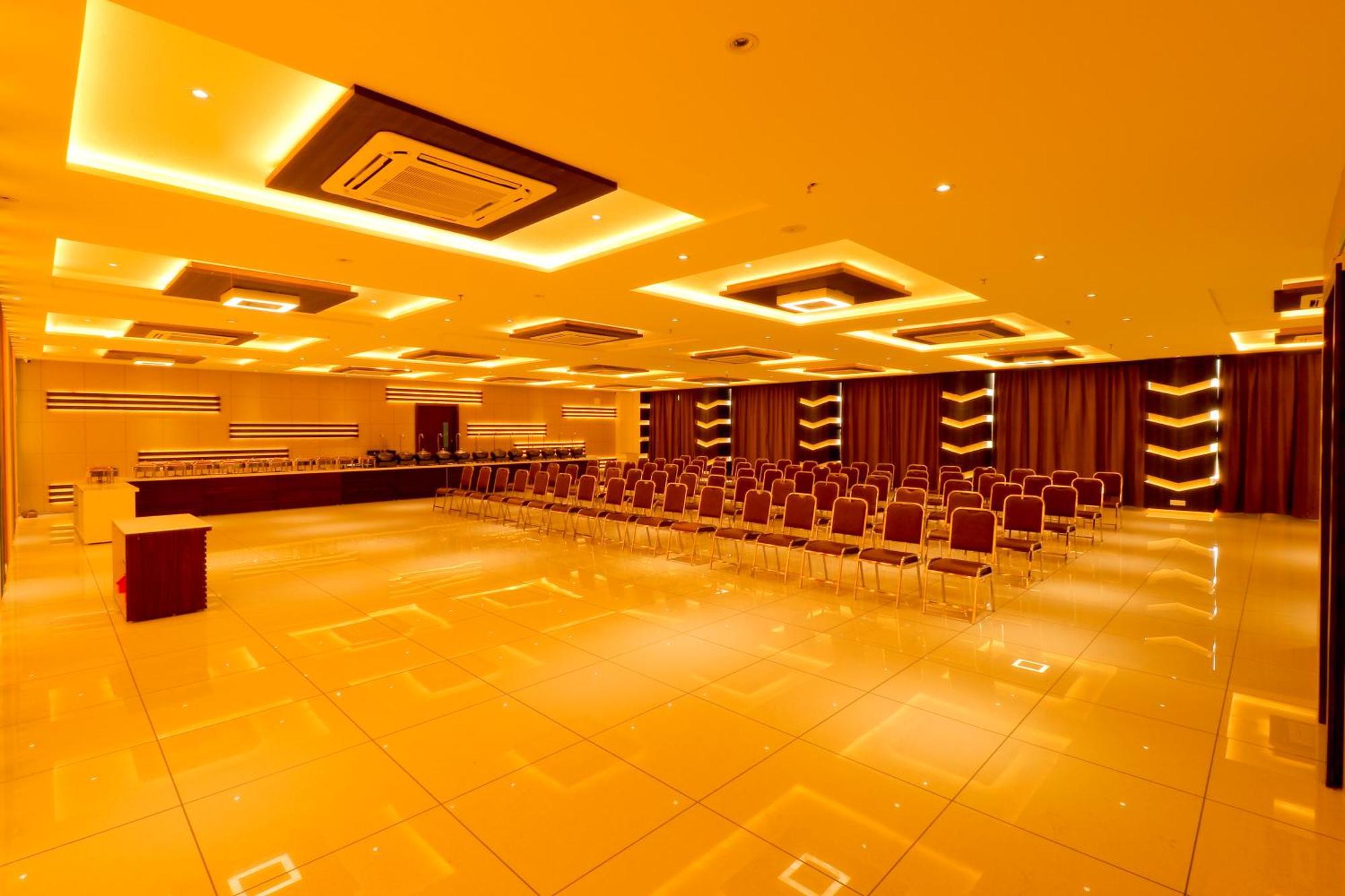 Hotel Grand Darshan Vadodara Kültér fotó