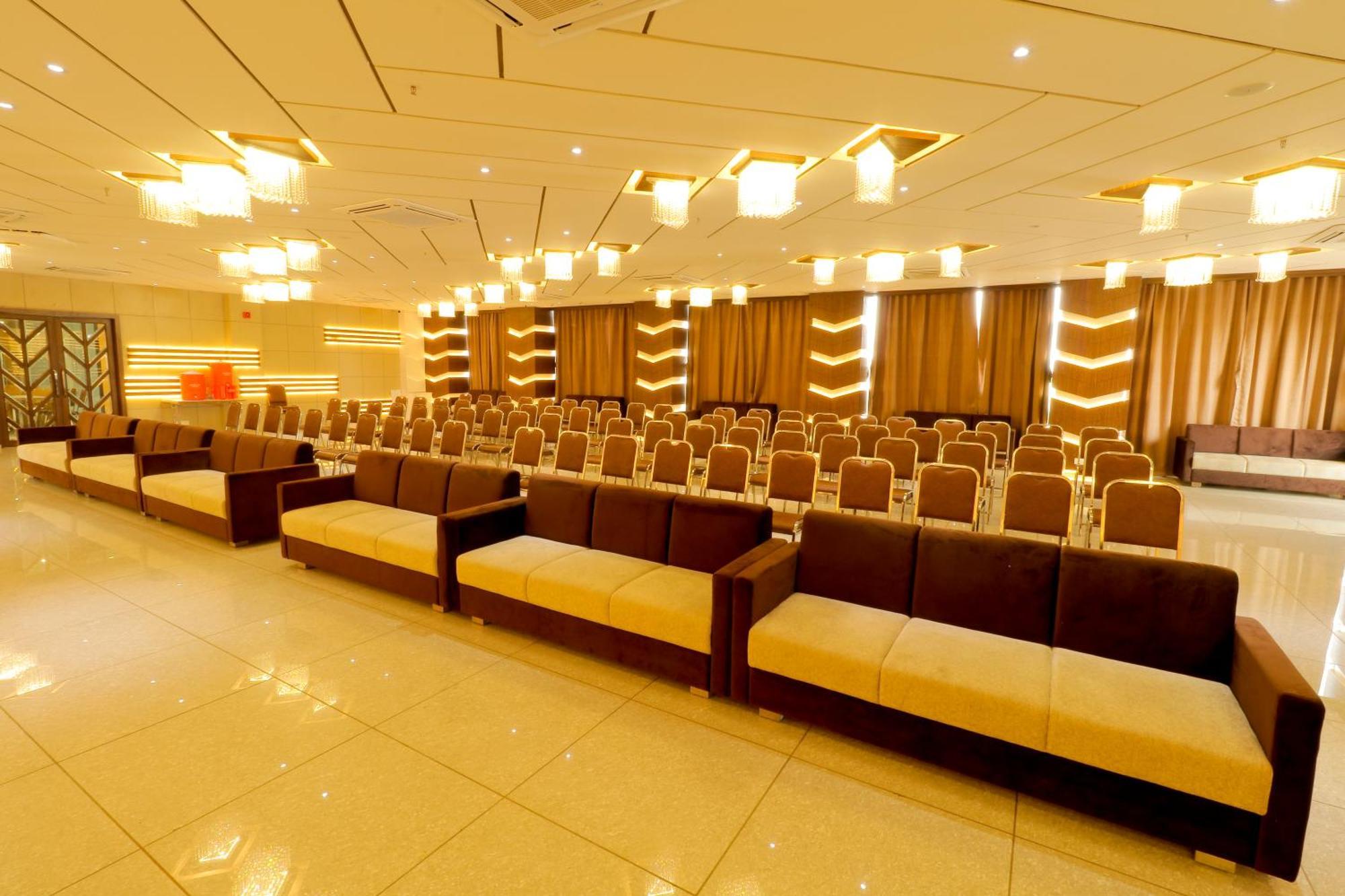 Hotel Grand Darshan Vadodara Kültér fotó