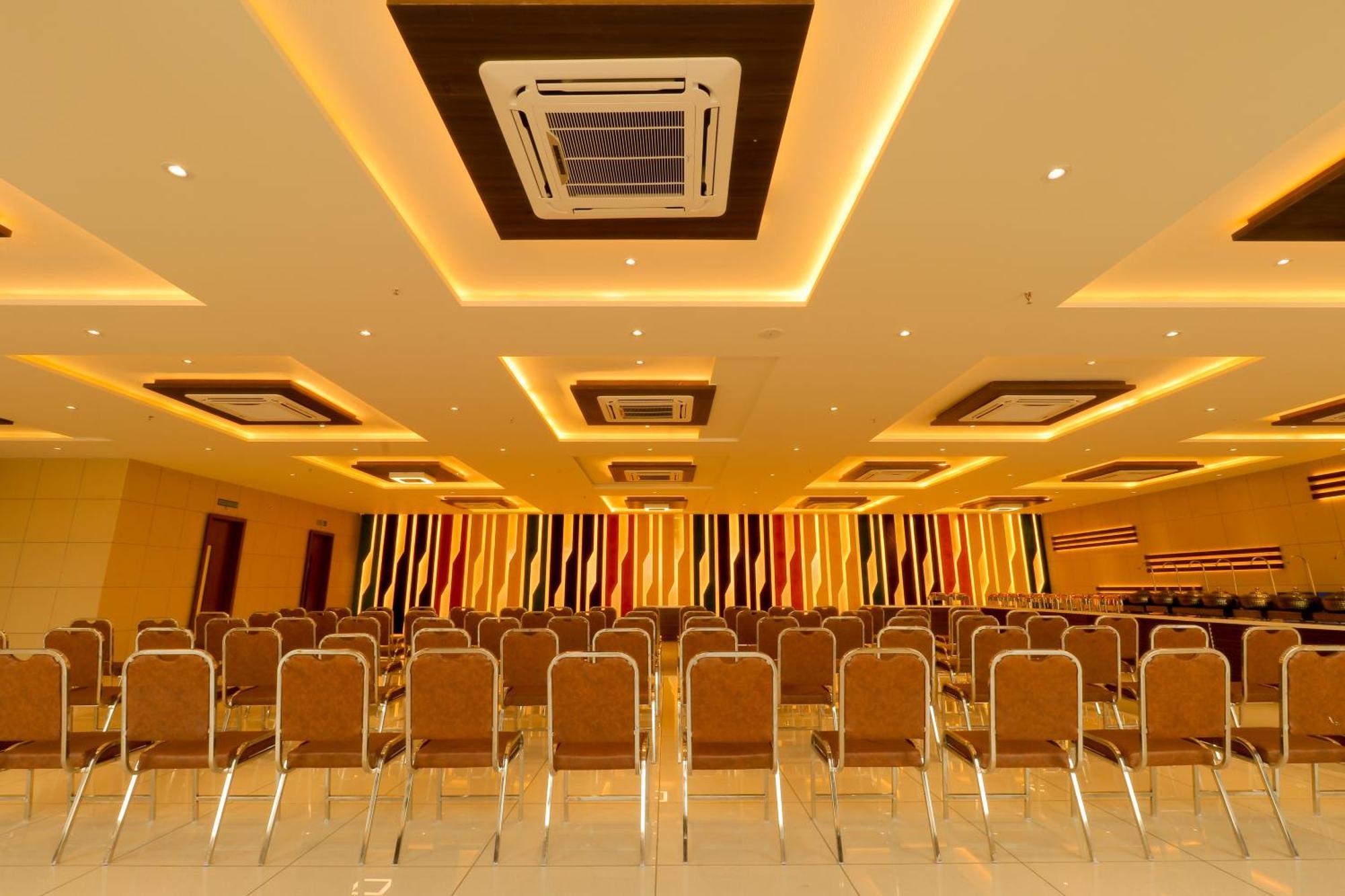 Hotel Grand Darshan Vadodara Kültér fotó